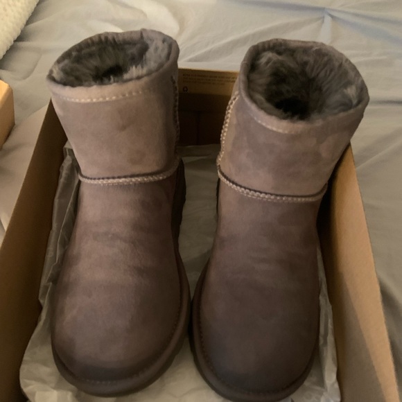 gray ugg mini - Picture 3 of 7